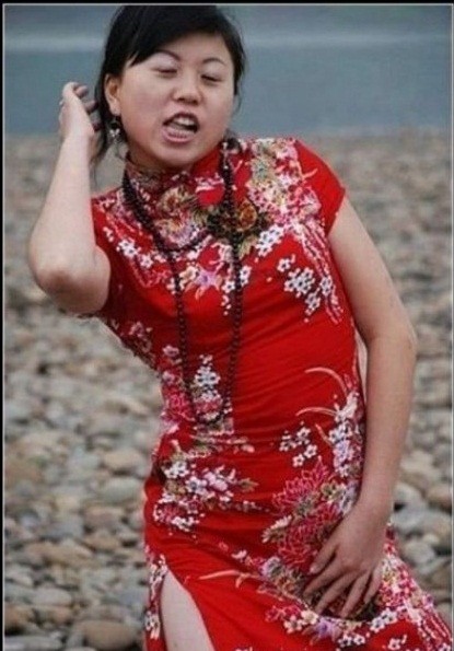 Gương mặt "gây sốt" trên cộng đồng mạng Trung Quốc. >> CHÙM ẢNH NÉT CHỮ TUYỆT ĐẸP CỦA HỌC SINH TIỂU HỌC >> NHỮNG BÀI VĂN LẠ KHIẾN CƯ DÂN MẠNG PHÁT SỐT