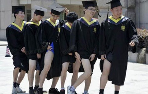 Chùm ảnh: SV Trung Quốc tạo dáng "khó đỡ" trong ngày tốt nghiệp ảnh 7