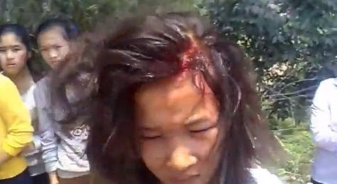 Hai nữ sinh đánh nhau đến... chảy máu đầu >> NỮ SINH KHOE THÂN PHẢN CẢM TRONG ÁO DÀI >> GIỚI TRẺ NÔ NỨC ĐẠP XE HƯỞNG ỨNG NGÀY HỘI YOUTH DAY 2012