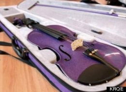 Đàn Violon màu tím bị cấm tại trường Tibbet