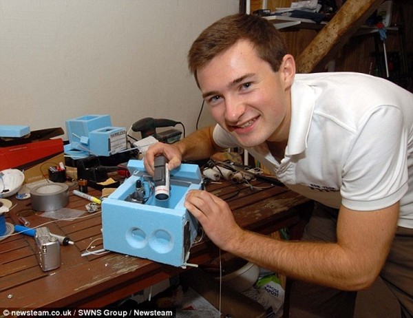 Chàng trai 19 tuổi phát minh ra tàu vũ trụ