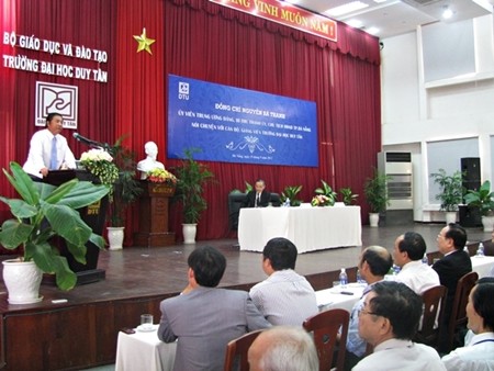 Bí Thư Thành ủy Nguyễn Bá Thanh nhấn mạnh quan điểm "muốn trò giỏi phải có thầy giỏi" trong buổi nói chuyện với CB, GV ĐH Duy Tân.