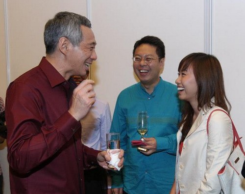 Lê Hà Thanh Mai Trong cuộc gặp gỡ với Thủ tướng Singapore Lý Hiển Long.