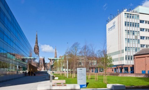 Đại học Coventry có mức học phí 7.500 bảng/năm (254 triệu VND). Đại học Coventry được chính thức thành lập vào năm 1992, nhưng có nguồn gốc từ Trường Đại học thiết kế Coventry (ra đời năm 1843). Giá thuê nhà tại trường này rất rẻ, chỉ vào khoảng 92 bảng Anh/tuần (3,1 triệu VND) cho một phòng 5 sinh viên. Chùm ảnh: Tìm giải pháp cải thiện khả năng học hỏi của trẻ Chùm ảnh: Chủ tịch nước trồng cây lưu niệm tại Trường ĐH KHXH & NV Chùm ảnh: Học sinh Hà Nội co ro trong cái lạnh đầu mùa