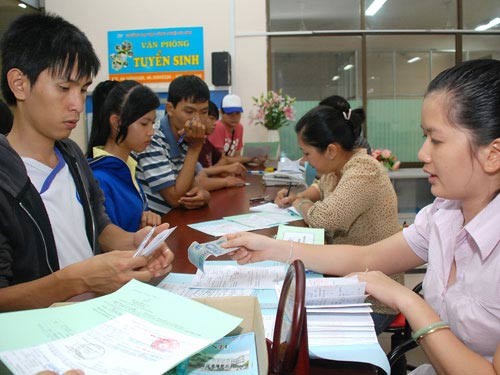 Thí sinh nộp hồ sơ xét tuyển ở Trường ĐH Công nghệ Sài Gòn