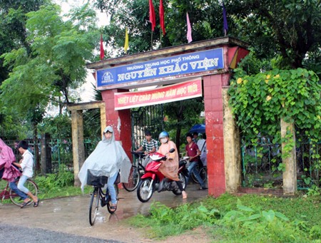 Trường THPT dân lập Nguyễn Khắc Viện - ngôi trường mà TS Nguyễn Lê Đắc áp dụng những phương pháp mới “lạ” vào giảng dạy.
