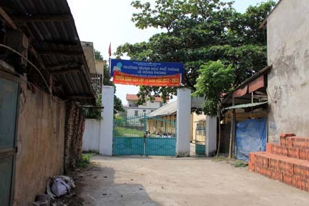 Trường THPT Lê Hồng Phong, huyện Đông Anh, Hà Nội - nơi xảy ra vụ phản ảnh thu sai nguyên tắc.