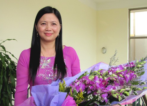 Cô giáo Nguyễn La Giang, mẹ của chàng trai vàng Vật lý Nguyễn Phi Long.