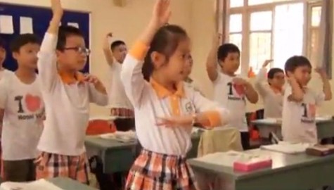 Các em nhỏ biểu diễn điệu nhảy Gangnam Style rất tự nhiên