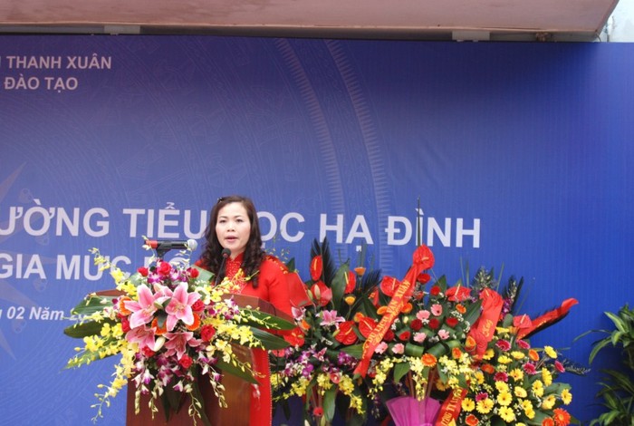 Cô Phạm Thị Thanh Hương, Hiệu trưởng nhà trường phát biểu tại buổi lễ.