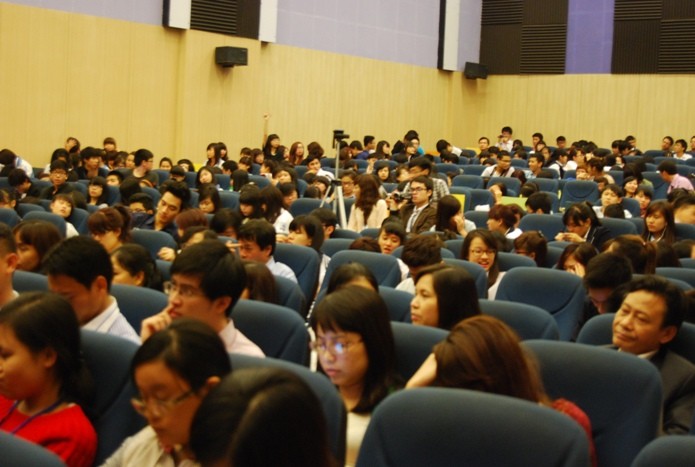 Hơn 800 sinh viên đã có mặt tại Trường ĐH Thăng Long trong ngày hội Open day