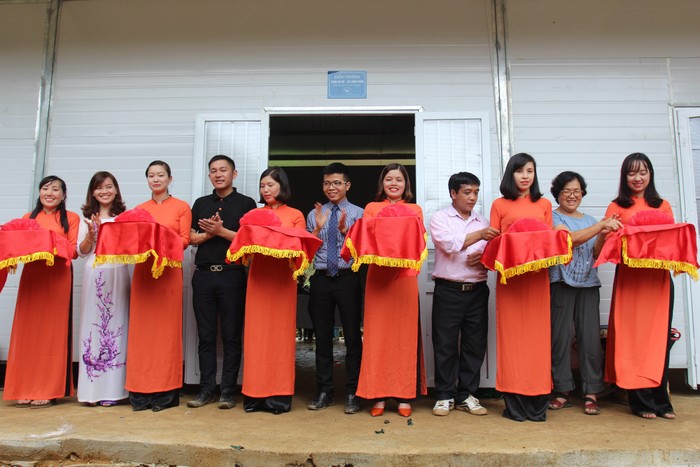 Ngôi trường mới được Nhóm tình nguyện Đông Ấm trao tặng (Ảnh: Lại Cường).
