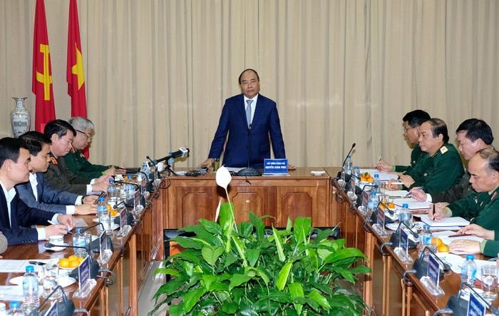 Thủ tướng Nguyễn Xuân Phúc làm việc với ban quản lý Lăng (Ảnh: VPCP)
