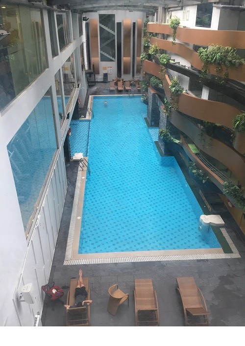 Bể bơi trong chung cư Thái Hà, phần diện tích bị xây trái phép vẫn tồn tại sau kết luận Thanh tra (Ảnh: cư dân tòa nhà cung cấp)