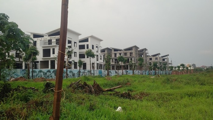 Dự án vẫn là bài đất hoang, khu quần thể biệt thự đang vướng với luật pháp vì thiếu giấy phép xây dựng.