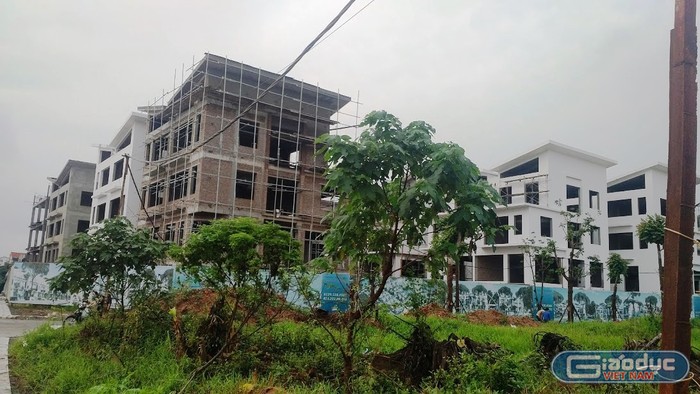 Cận cảnh khu Biệt thự Khai Sơn City bị Ủy ban nhân dân quận Long Biên phạt vì xây dựng không phép. (Ảnh: LC)