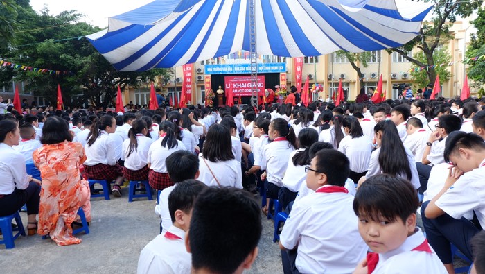 Lễ Khai Giảng của trường Nguyễn Đình Chiểu diễn ra ngắn gọn, ý nghĩa.