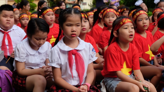 Học sinh trường Nguyễn Đình Chiểu rất xinh xắn ngày bắt đầu năm học mới.