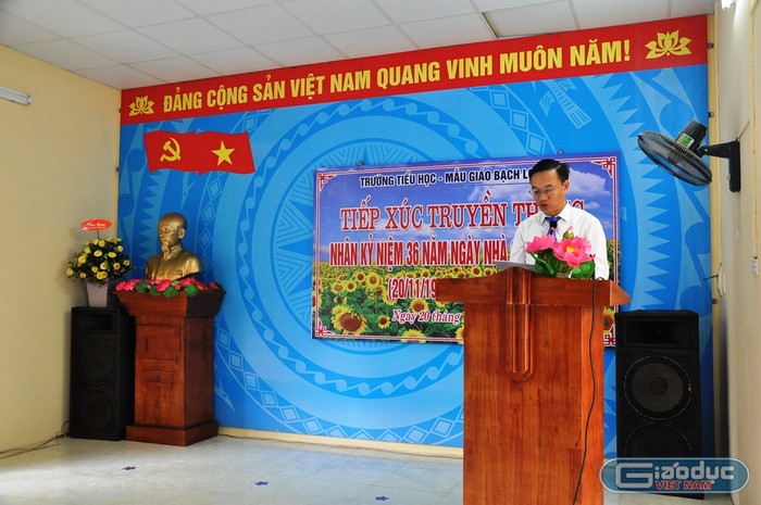 Thầy Ngô Quang Minh, Hiệu trưởng nhà trường phát biểu trong lễ kỷ niệm.