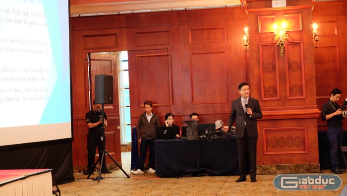 Cục trưởng Cục An toàn thực phẩm, ông Nguyễn Thành Phong trình bày tại Hội nghị. (Ảnh: LC)