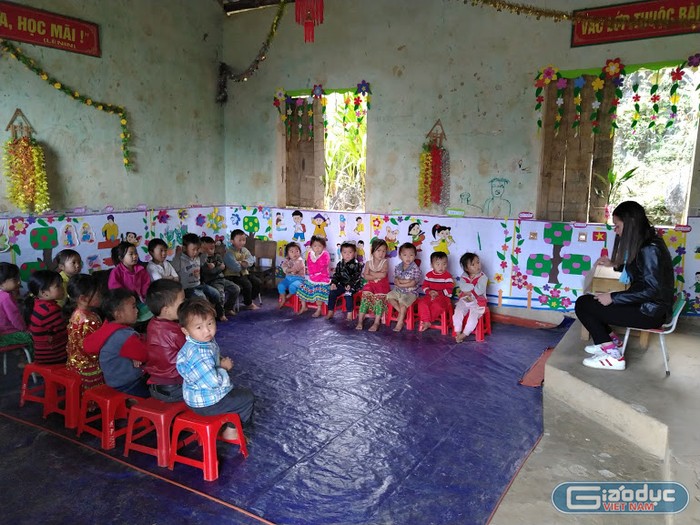 Lớp học đơn sơ của cô giáo Trần Thị Hương.