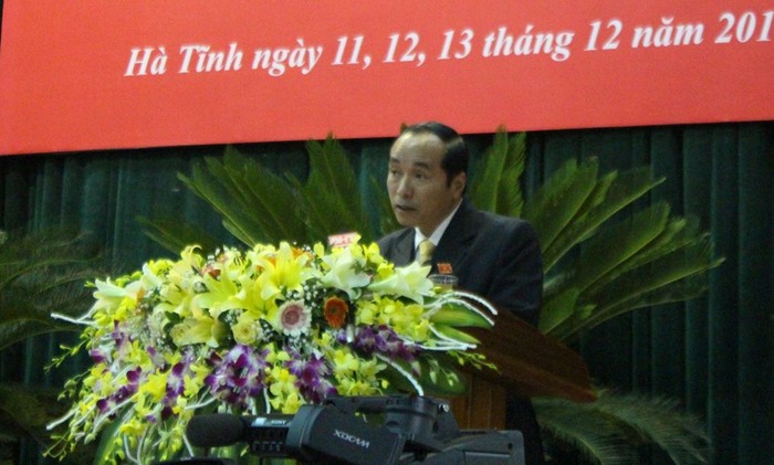Ông Trần Trung Dũng, Giám đốc Sở Giáo dục và Đào tạo Hà Tĩnh phát biểu tại Kỳ họp Hội đồng nhân dân tỉnh Hà Tĩnh (Ảnh: Thanhtra)