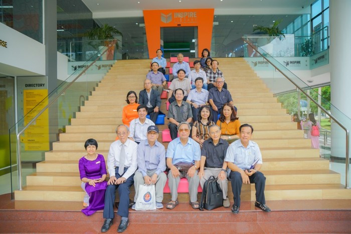 Đoàn Hiệp hội đại học và cao đẳng Việt Nam tham quan Tòa nhà sáng tạo và Thư viện (Ảnh: TDTU)