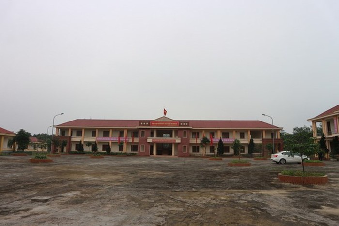Trung tâm giáo dục thường xuyên-hướng nghiệp dạy nghề huyện Hương Khê (Hà Tĩnh) được đầu tư cơ sở vật chất với gần 40 tỷ đồng nhưng gần như bỏ hoang nhiều năm vì mỗi năm chỉ tuyển được khoảng 10 học sinh. (Ảnh: Hoàng Ngà/TTXVN)