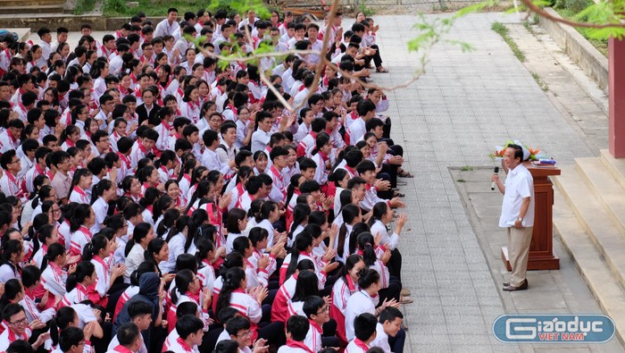 Hơn 700 em học sinh trường chuyên Lê Quý Đôn đã có bài học ngoại khóa bổ ích, đầy cảm hứng (Ảnh: LC)