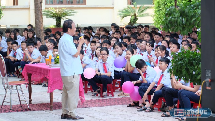 Câu chuyện gần gũi của Giáo sư Nguyễn Lân Dũng đã gây ấn tượng sâu sắc với các em học sinh độ tuổi Trung học cơ sở. (Ảnh: LC)