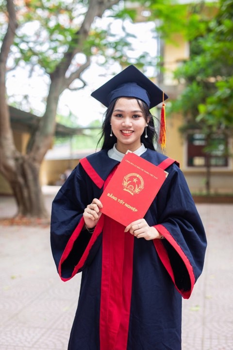 Cô nữ sinh Cao Hoàng Thục Nhi, nữ sinh duy nhất đạt điểm 10 môn lịch sử của tỉnh Quảng Trị năm học 2019. (Ảnh Thục Nhi cung cấp)