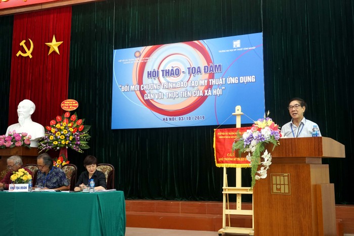 Thầy Nguyễn Đăng Khoa, Chánh văn phòng Hiệp hội Đại học và Cao đẳng Việt Nam phát biểu tại buổi Hội thảo - Tọa đàm. Ảnh: Ngọc Trang.
