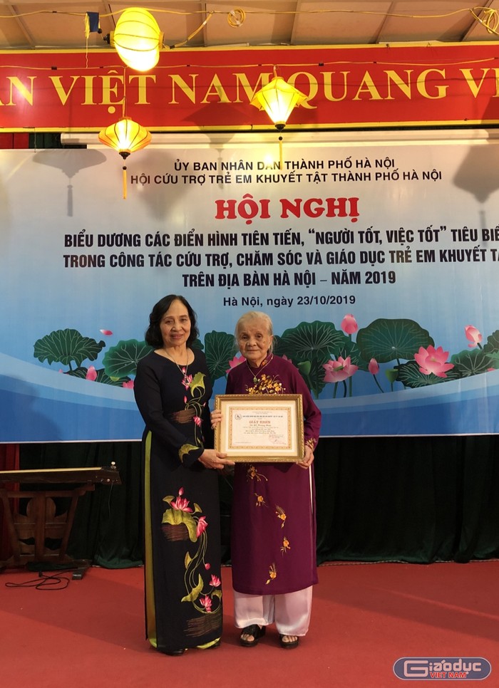 Bà giáo Hồ Phương Nam được nhận bằng khen biểu dương “Người tốt, việc tốt” tháng 10/2019.
