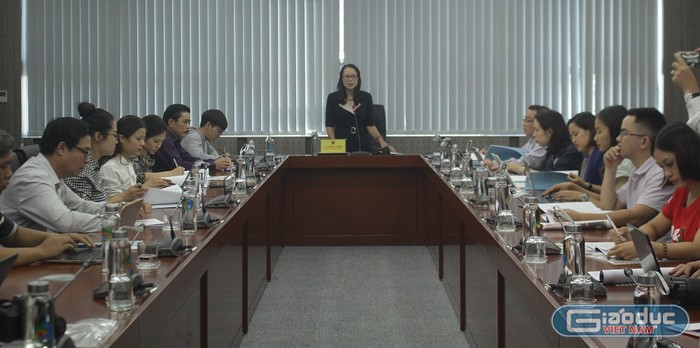 Bà Hoàng Thị Hạnh, Thứ trưởng, Phó Chủ nhiệm Ủy ban Dân tộc chia sẻ thông tin tại buổi họp báo. Ảnh: Ngọc Trang