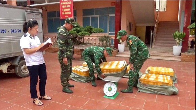Cơ quan chức năng tỉnh Lạng Sơn kiểm tra, niêm phong tang vật.
