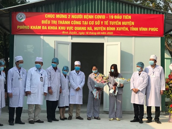 Hai bệnh nhân đầu tiên dương tính COVID-19 được chữa thành công tại tuyến huyện- phòng khám đa khoa khu vực Quang Hà thuộc Trung tâm y tế huyện Bình Xuyên, tỉnh Vĩnh Phúc. Ảnh: Bộ y tế.