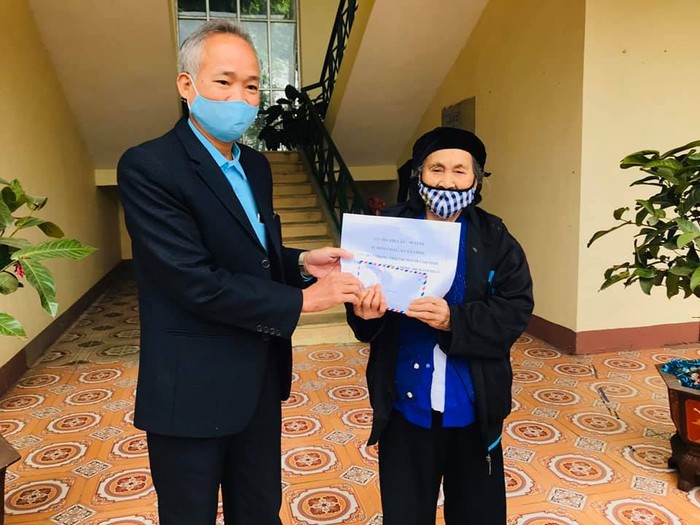 Cụ bà Đỗ Thị Lân (99 tuổi) xóm Chảy xã Hà Châu huyện Phú Bình (Thái Nguyên) dành 3 tháng tiền trợ cấp cho người cao tuổi để ủng hộ chống dịch Covid-19. Ảnh: Xã Hà Châu