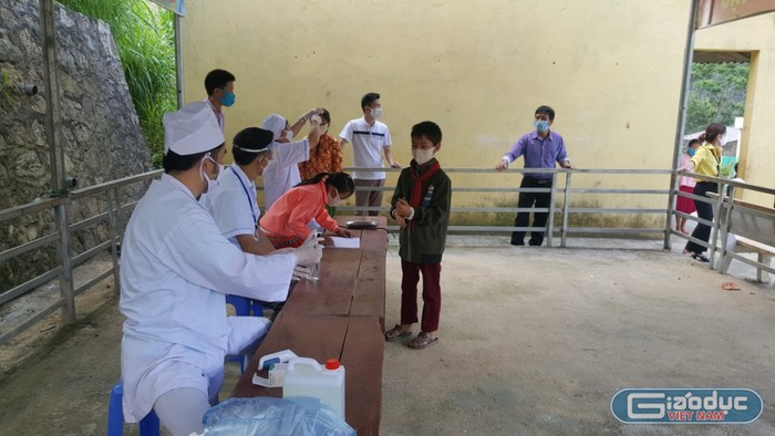 Các hoạt động kiểm tra y tế trị trường Tiểu học Lũng Thầu.