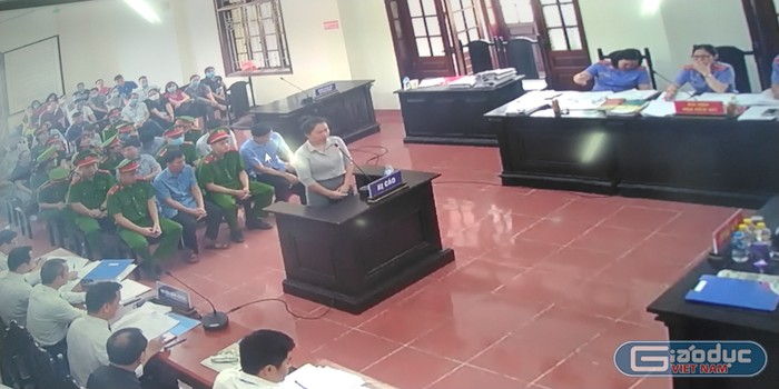 Bị cáo Nguyễn Thị Hồng Chung trình bày tại phiên xét xử sơ thẩm. Ảnh: LC
