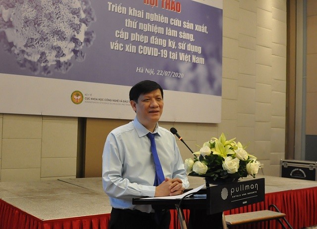 Quyền Bộ trưởng Bộ Y tế Nguyễn Thanh Long phát biểu tại hội thảo. Ảnh MOH