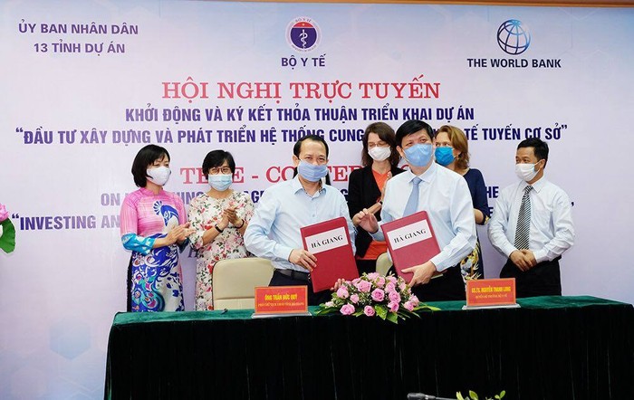 Quyền Bộ trưởng Bộ y tế ký kết với Ủy ban nhân dân tỉnh Hà Giang. Ảnh: Bộ Y tế