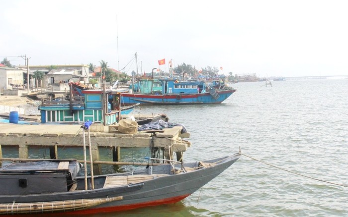 Tầu thuyền của huyện Gio Linh vào bờ chống bão số 5. Ảnh: Nhân dân
