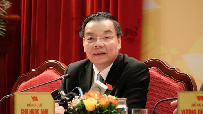 Chủ tịch Ủy ban nhân dân thành phố Hà Nội, ông Chu Ngọc Anh trả lời tại buổi họp báo. Ảnh: LC