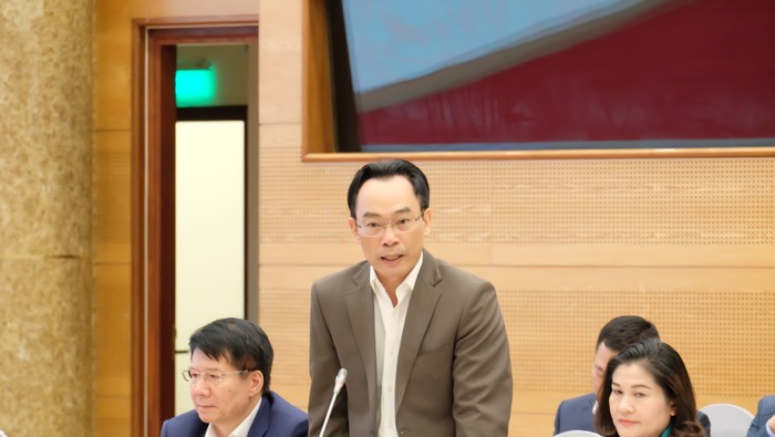 Thứ trưởng Bộ Giáo dục và Đào tạo - Hoàng Minh Sơn trả lời tại buổi họp báo chính phủ ngày 2/12. Ảnh: LC
