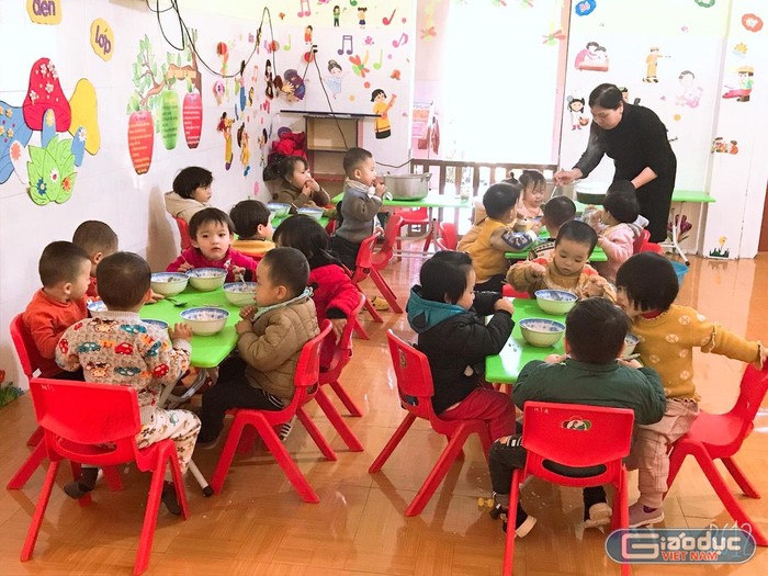 Bữa ăn của các em học sinh Mầm non Đồng Văn khi đi học trở lại.