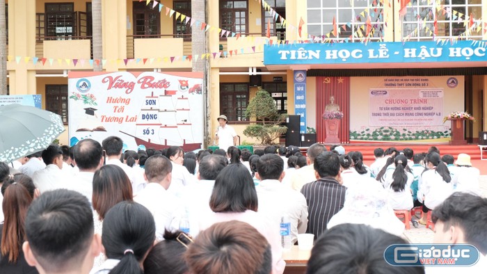 Những kiến thức bổ ích mà Giáo sư Nguyễn Lân Dũng mang lại cho học sinh cụm trường Tây Yên Tử vô cùng bổ ích.