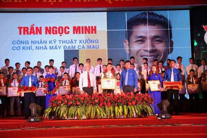 Trần Ngọc Minh được tuyên dương “Người thợ trẻ giỏi” toàn quốc lần XI năm 2020. Ảnh: Tổng cục Giáo dục nghề nghiệp