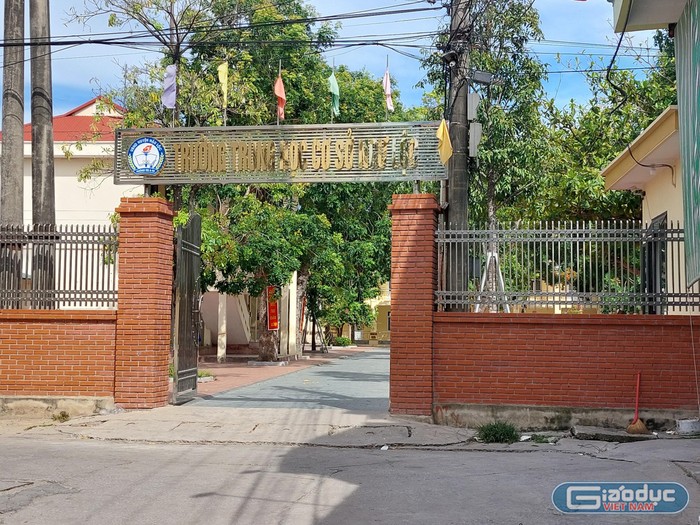 Ở trường Ngư Lộc có đến hơn 20 giáo viên phải giải trình vì sửa điểm của học sinh. Ảnh: LC