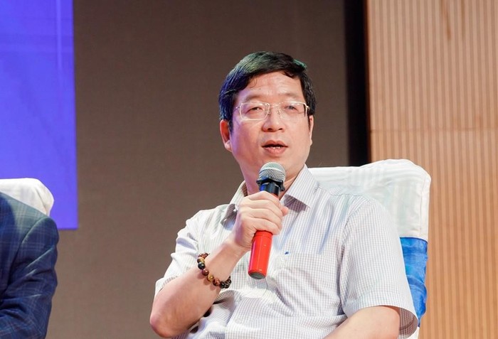 Tiến sĩ Hoàng Xuân Hiệp phát biểu trong một cuộc hội thảo. Ảnh: Website nhà trường