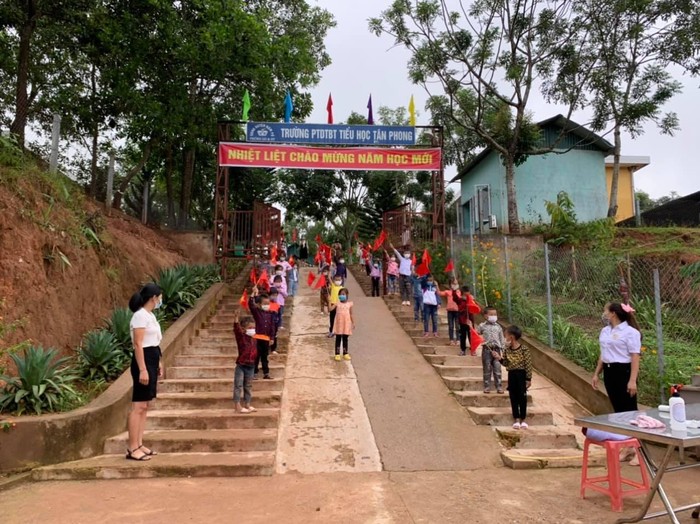 Năm học mới ở trường Phổ thông dân tộc bán trú Tiểu học Tân Phong.